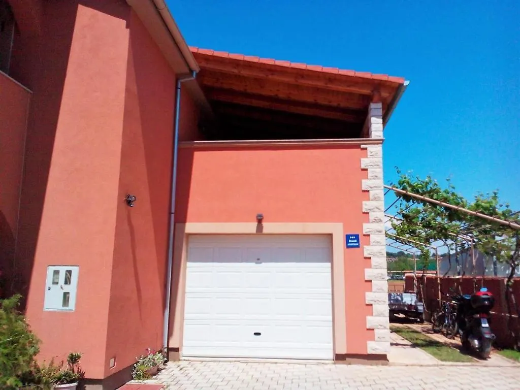 Apartments Anto Pula