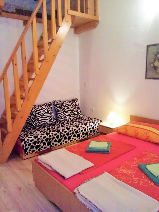 Apartments Anto Pula 0*,