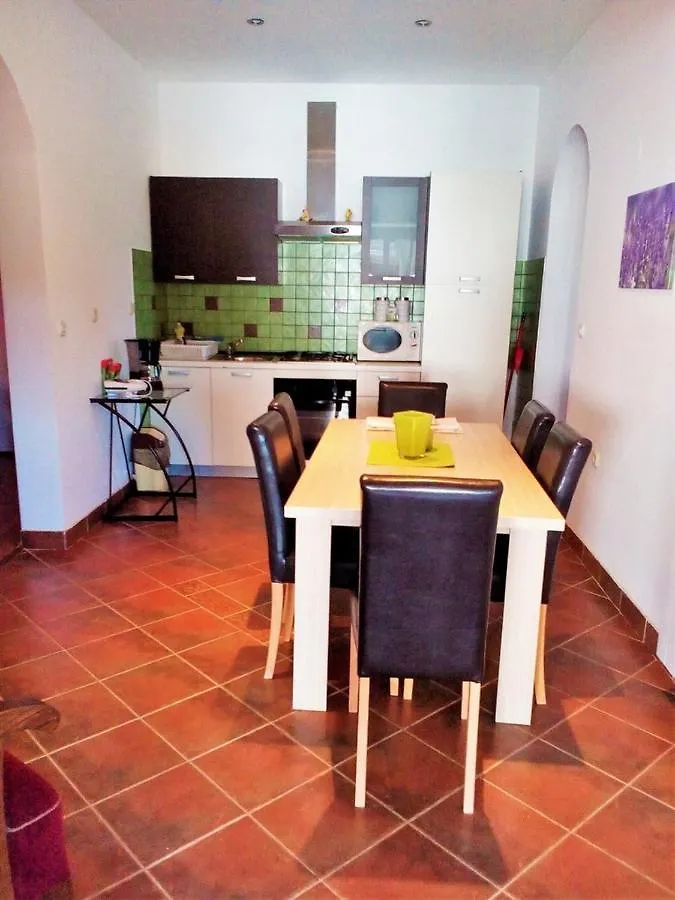 Apartments Anto Pula